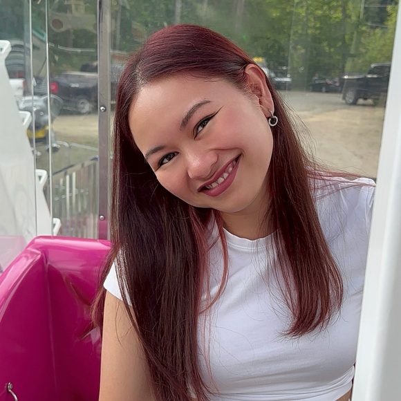 Meet your Posher, Danielle - Picture 1 of 1